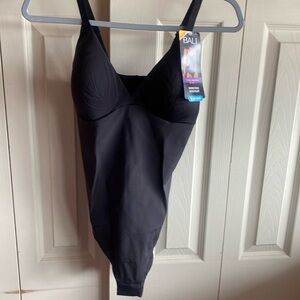Bali NWT Black Firm Control Removable Pads Wirefree Bodysuit Size large